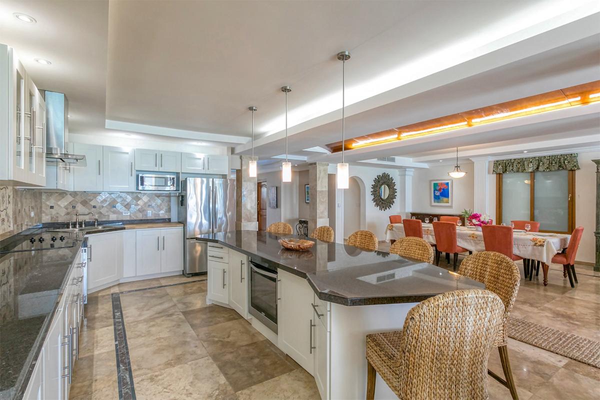 Villa rental St Martin - Large kitchen